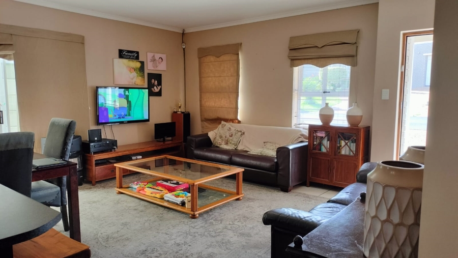 3 Bedroom Property for Sale in Jakarandas Western Cape